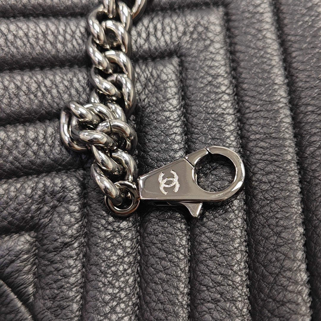 Chevron Deer Leather Shoulder Bag Black