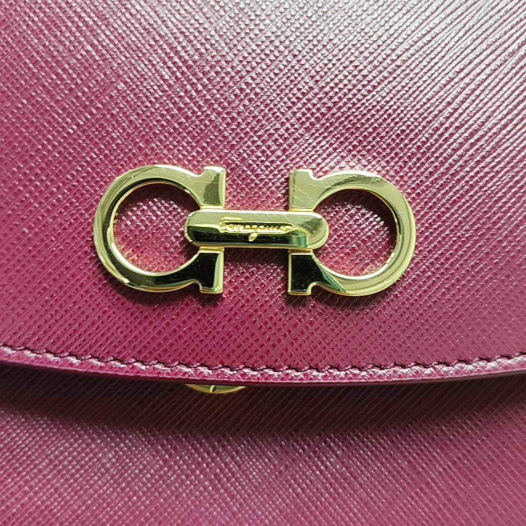 Authenticated pre-owned  Gancini Calfskin Burgundy - Shoulder Bag at Looply