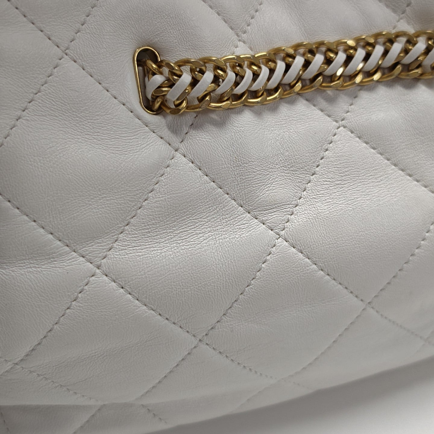 25P Quilted Lambskin White