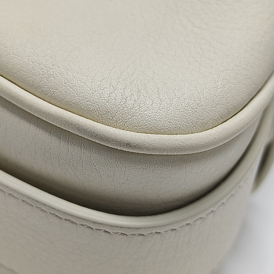 NEW HOBO Calfskin White