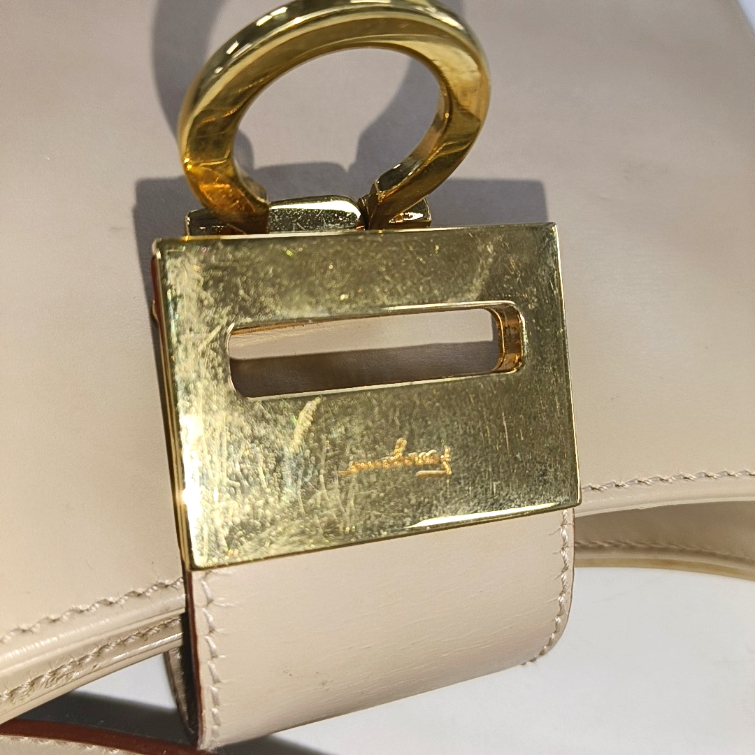 Authenticated pre-owned  Gancini Leather Pink - Shoulder Bag at Looply