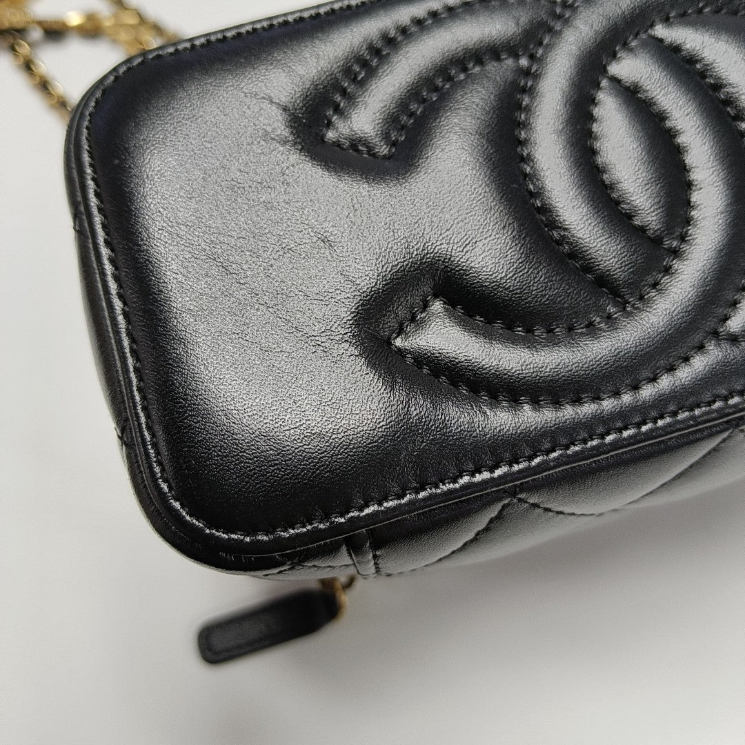 VANITY CASE Small Quilted Lambskin Black