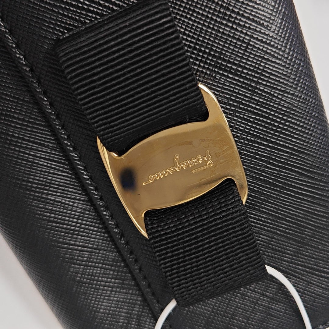 Authenticated pre-owned  Vara Calfskin Black Card Holder - Wallet at Looply