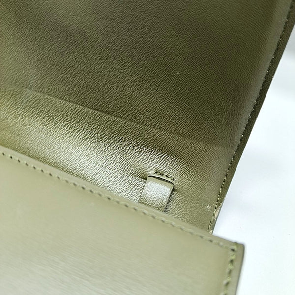 Authenticated pre-owned  CLASSIC BOX Mini Calfskin Green - Crossbody Bag at Looply