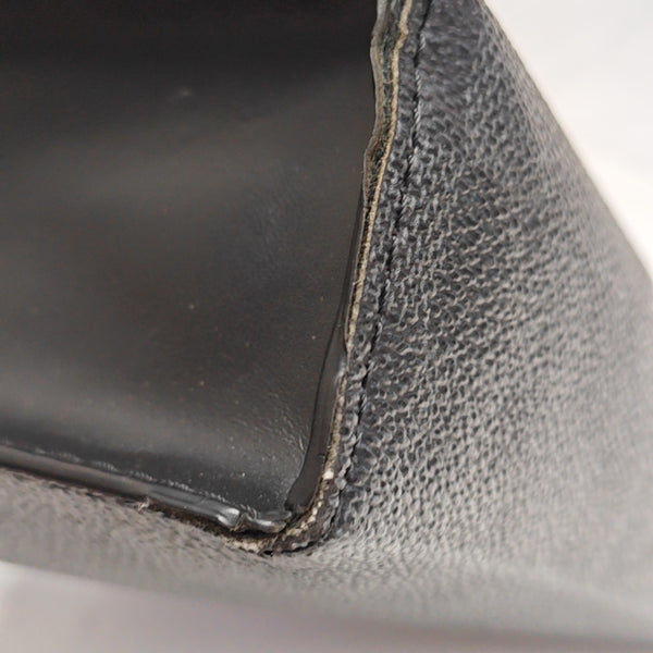 Pochette Voyag MM Damier Graphite Coated Canvas Gray