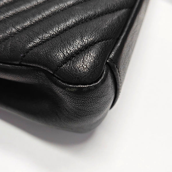 Authenticated pre-owned  COLLEGE Medium Chevron, Quilted Lambskin Black - Shoulder Bag at Looply