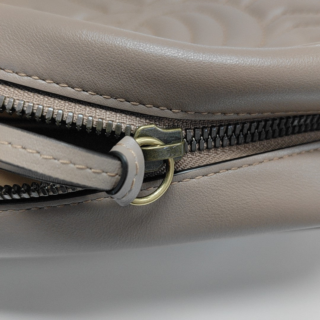 Authenticated pre-owned  GG Marmont Small Quilted Calfskin Beige - Shoulder Bag at Looply