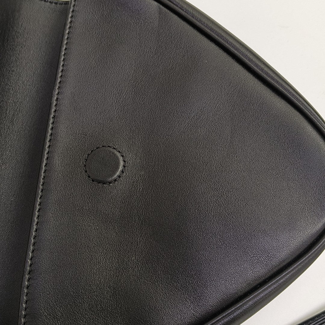 TRIANGLE Calfskin Black