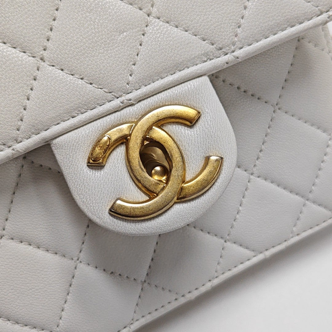 CLASSIC VERTICAL PEARL Small Quilted Lambskin White