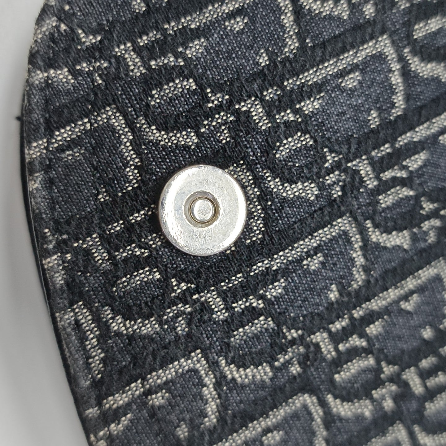 Saddle Medium Canvas Gray
