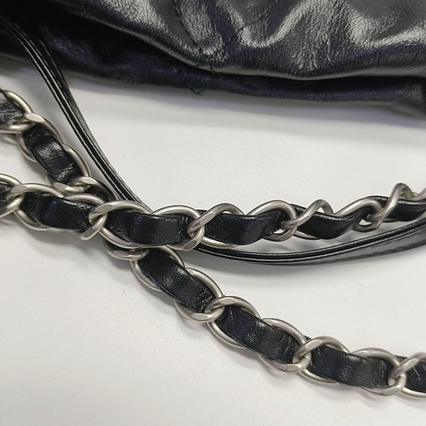 CHANEL 22 Small Quilted Calfskin Black
