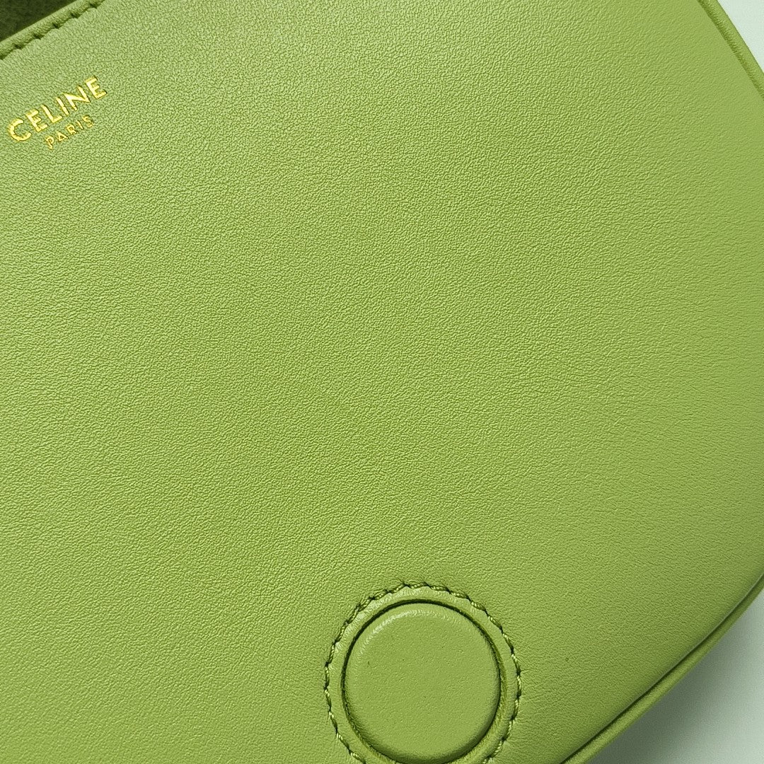 TRIOMPHE Small Calfskin Green