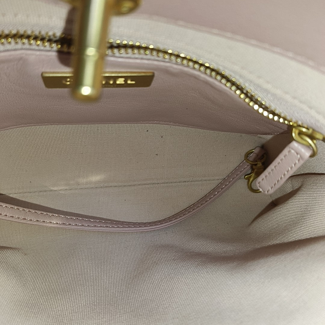 CHANEL 31 Quilted Suede Pink