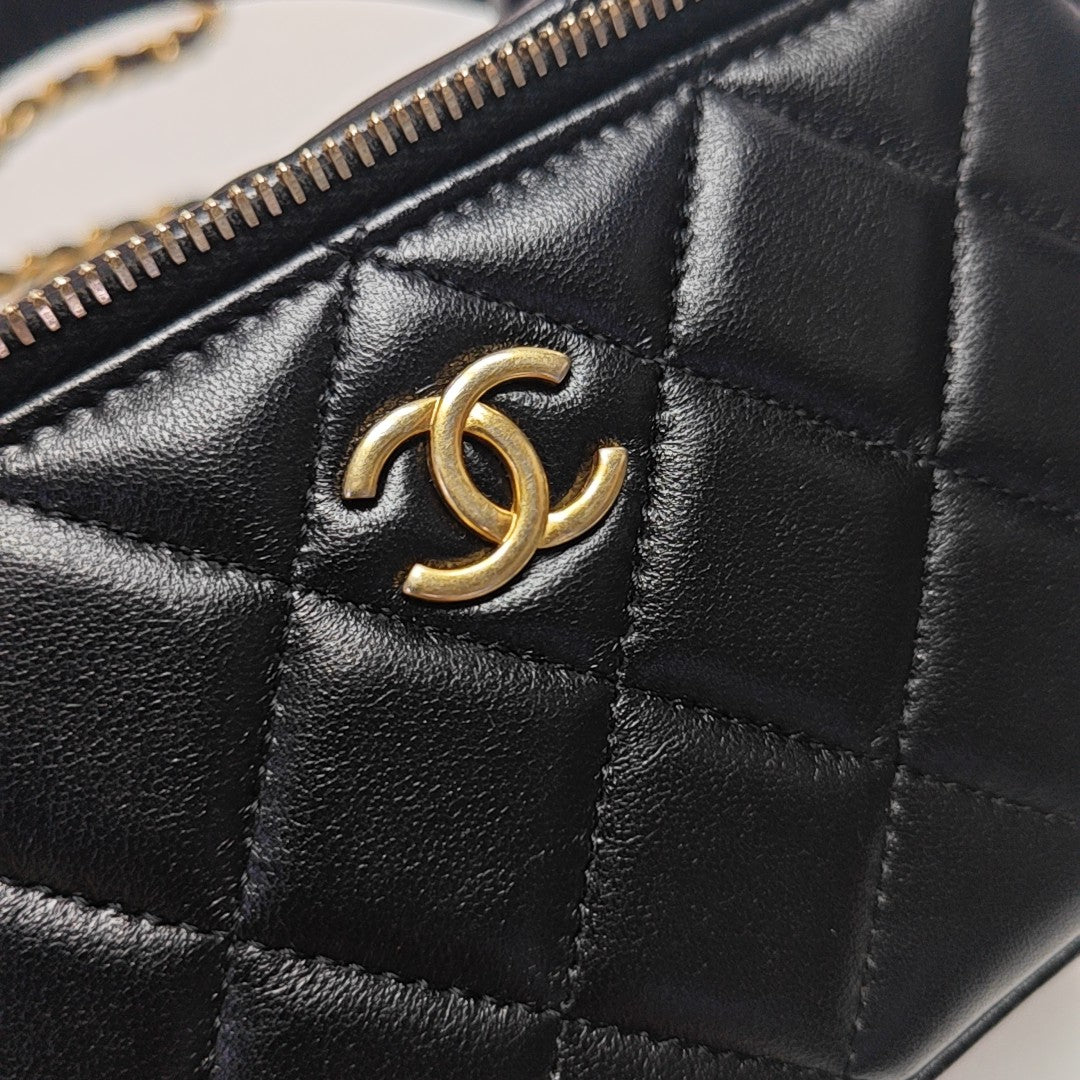 VANITY CASE Small Quilted Lambskin Black