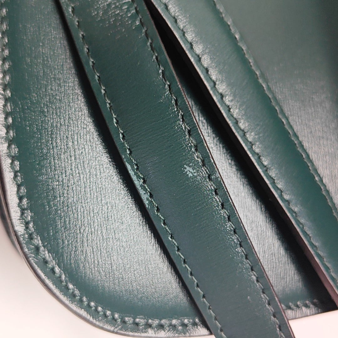CLASSIC BOX Medium Calfskin Green