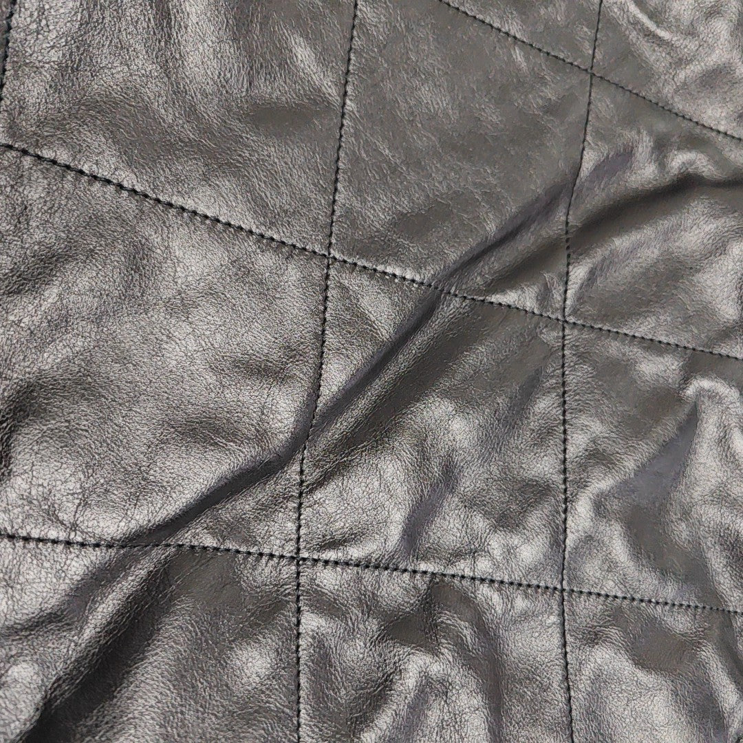 CHANEL 22 Medium Quilted Calfskin Black