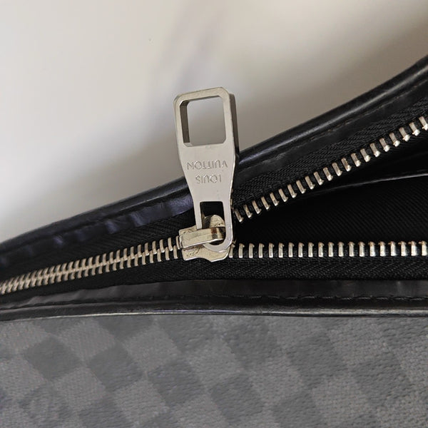 Pochette Voyag MM Damier Graphite Coated Canvas Gray