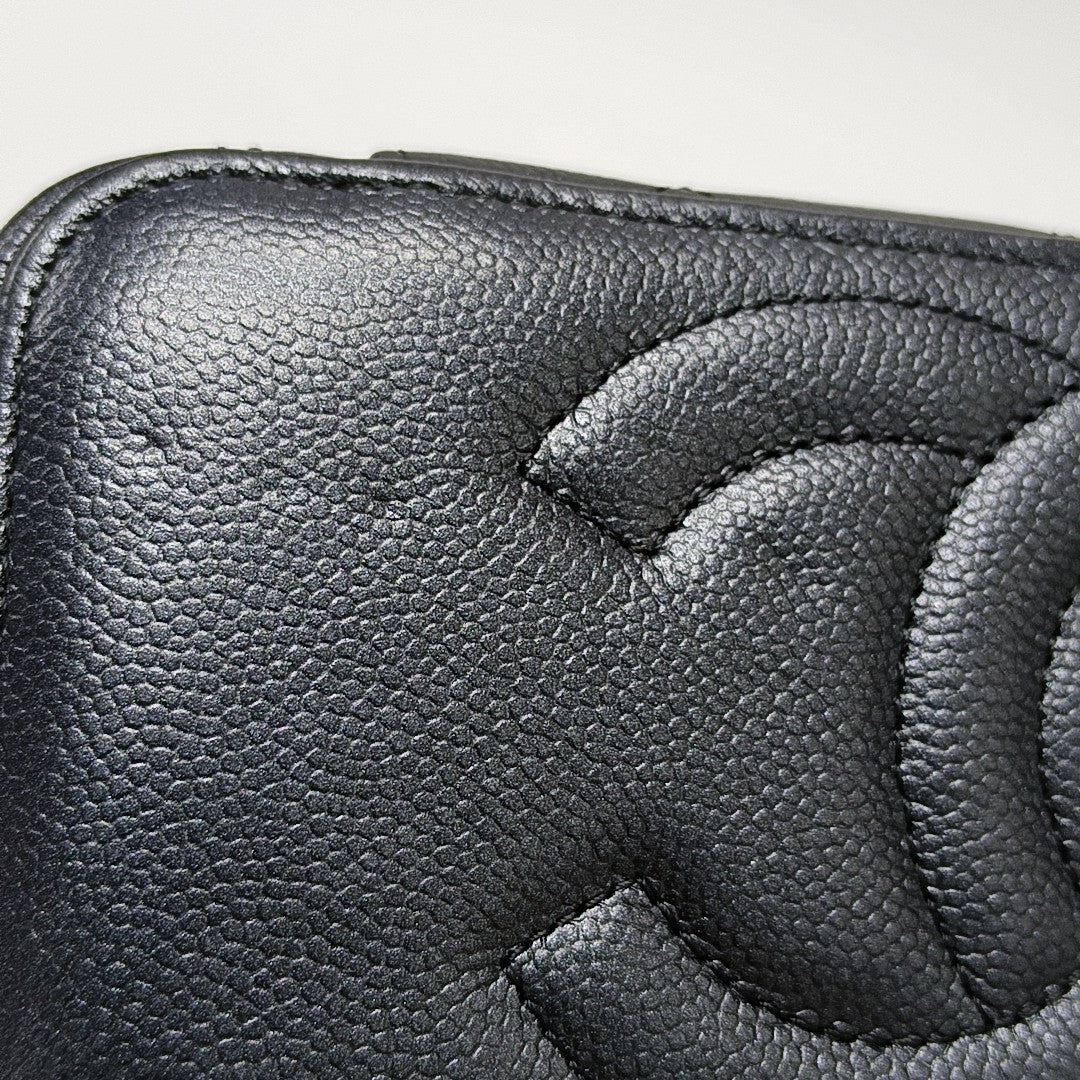 VANITY CASE Small Quilted Grained Calfskin Black