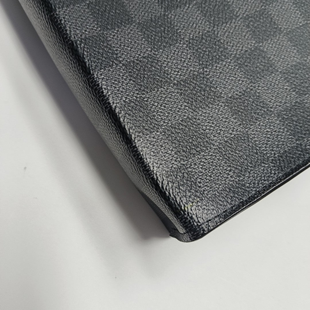 Pochette Voyag MM Damier Graphite Coated Canvas Gray