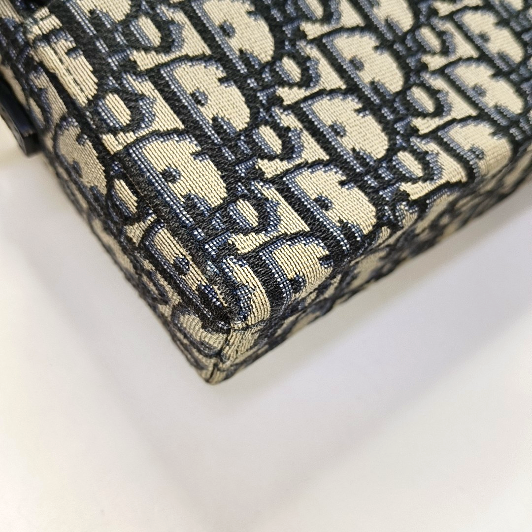 Authenticated pre-owned  30 Montaigne Oblique Canvas Blue - Crossbody Bag at Looply