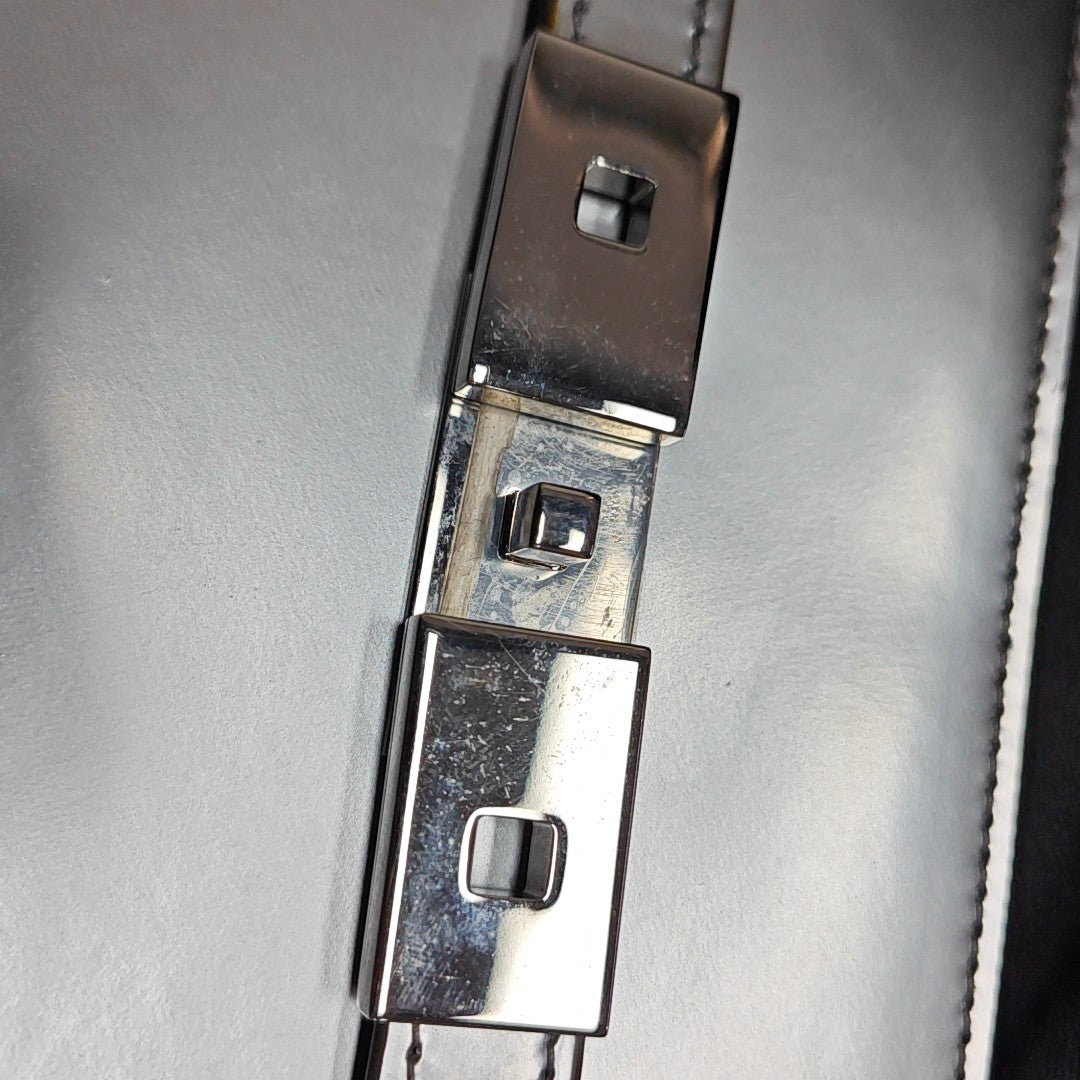MANHATTAN Medium Calfskin Silver