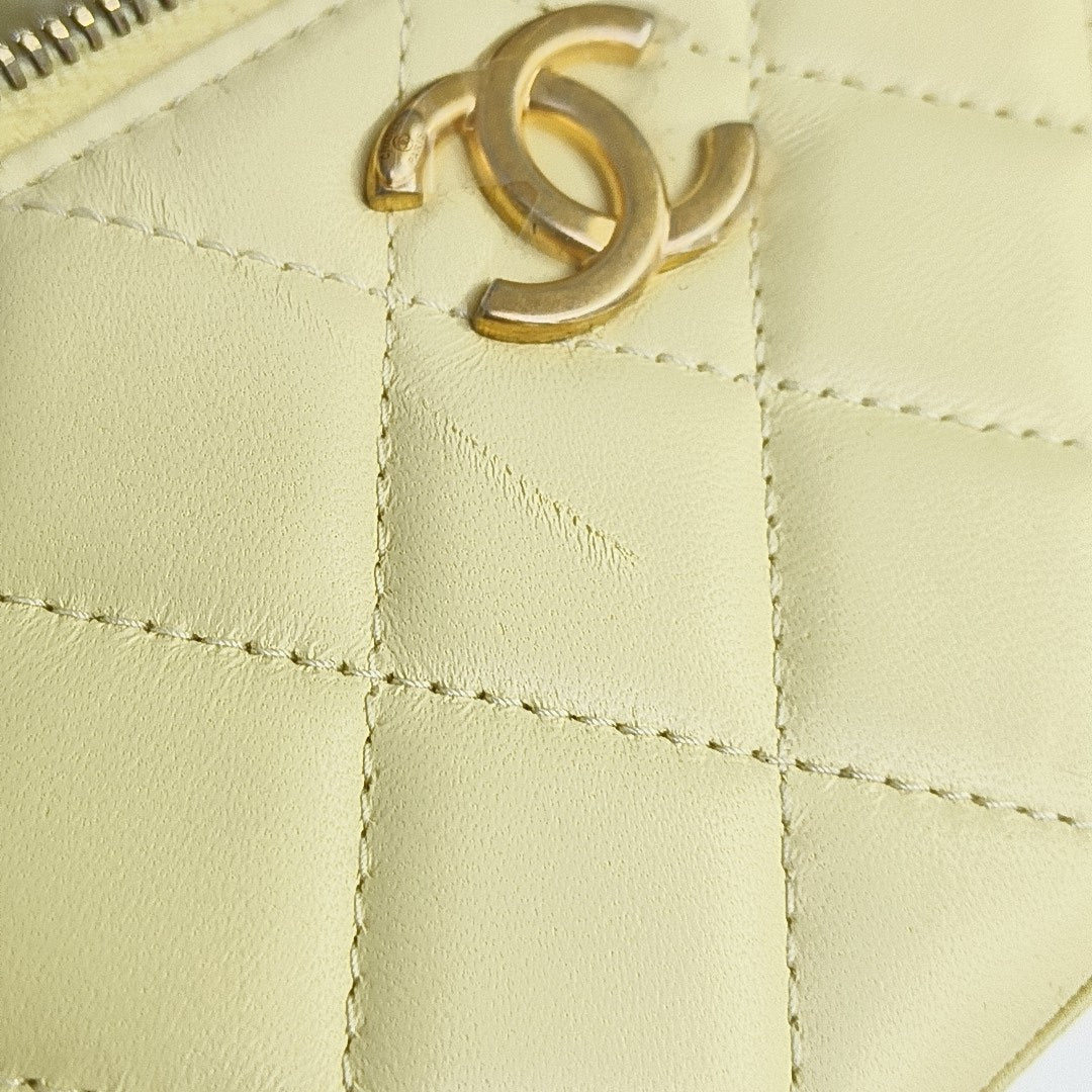 VANITY CASE Small Quilted Calfskin Yellow
