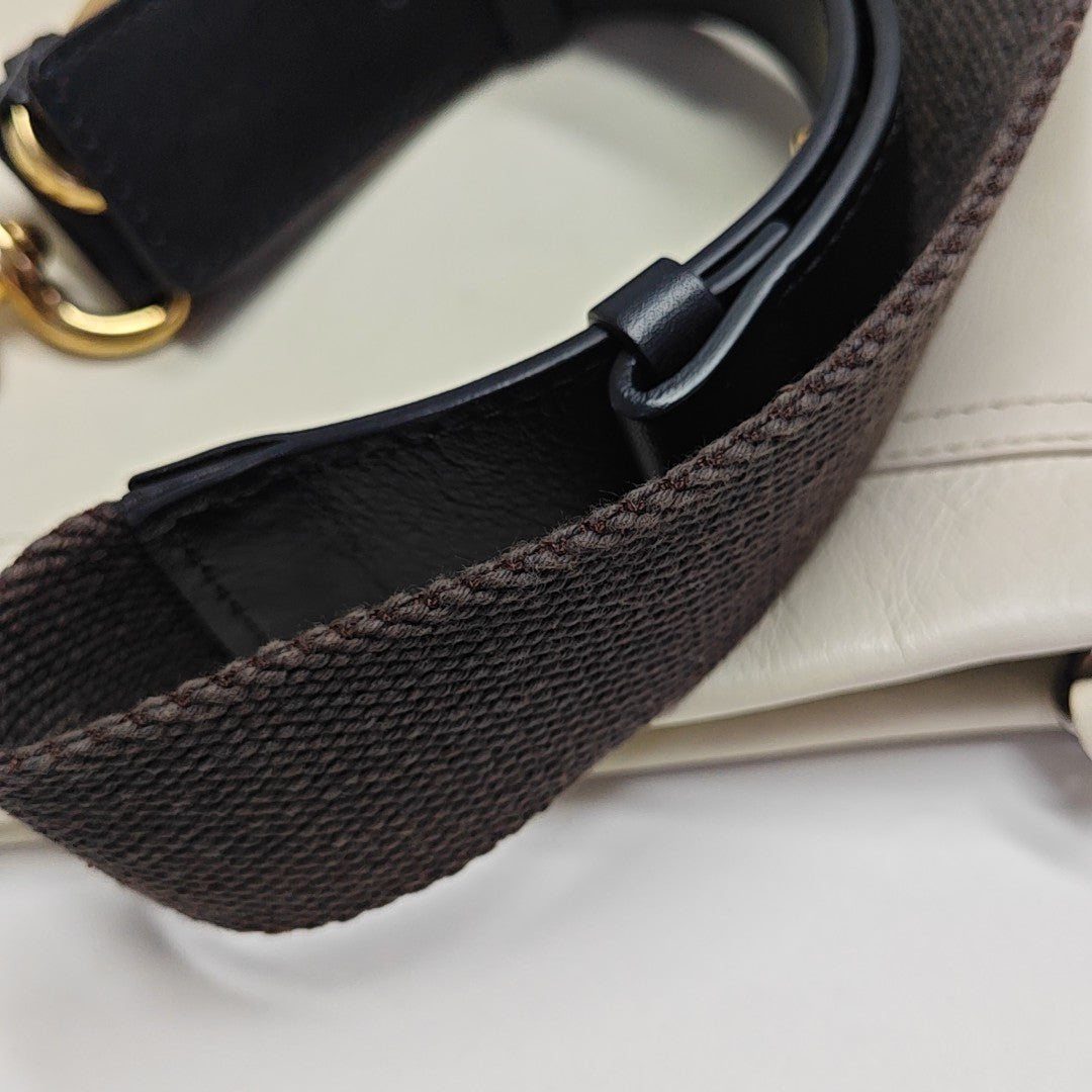Roy Medium Calfskin White