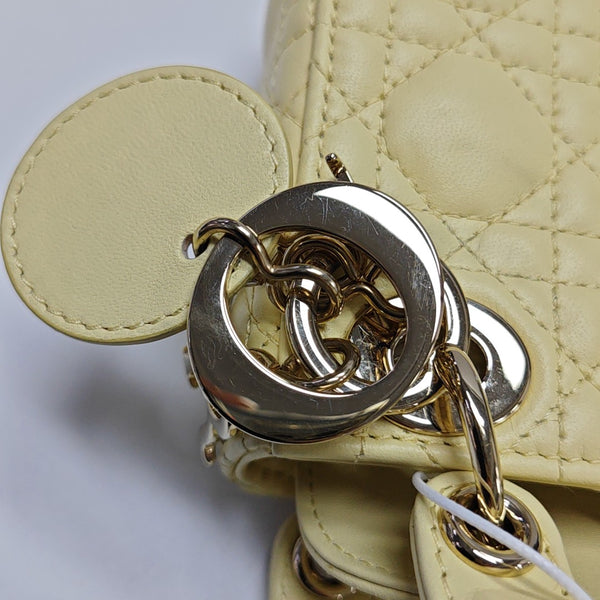 Lady Dior Super Mini Piel de Cordero Acolchada Amarilla