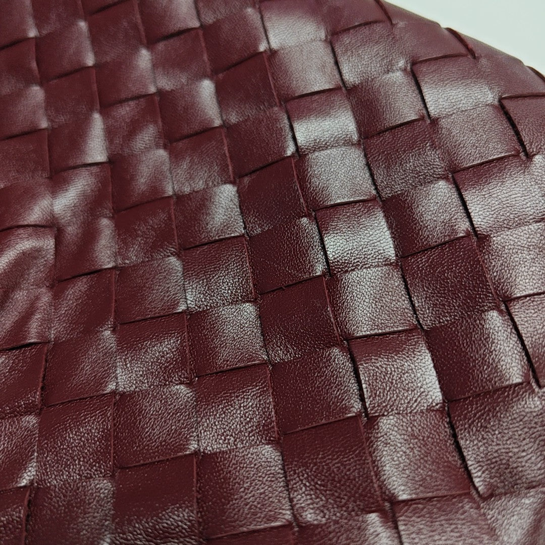 The Pouch Large Calfskin Red