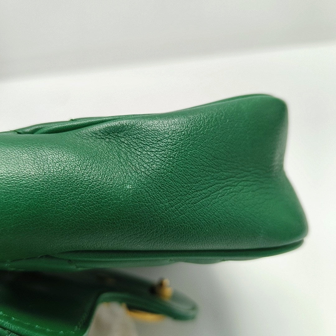 Authenticated pre-owned  GG Marmont Mini Quilted Calfskin Green - Shoulder Bag at Looply