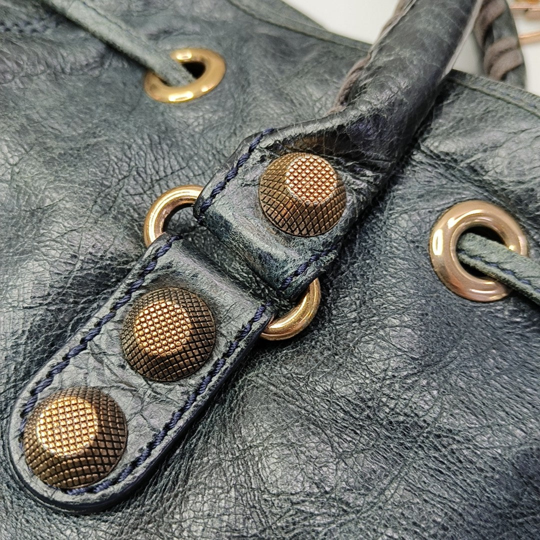 Pompon Bag Calfskin Green