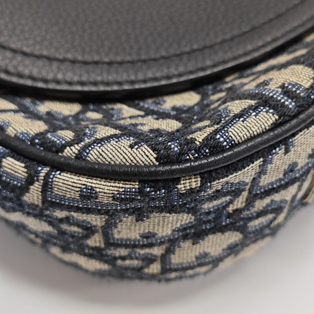 Saddle Canvas Black