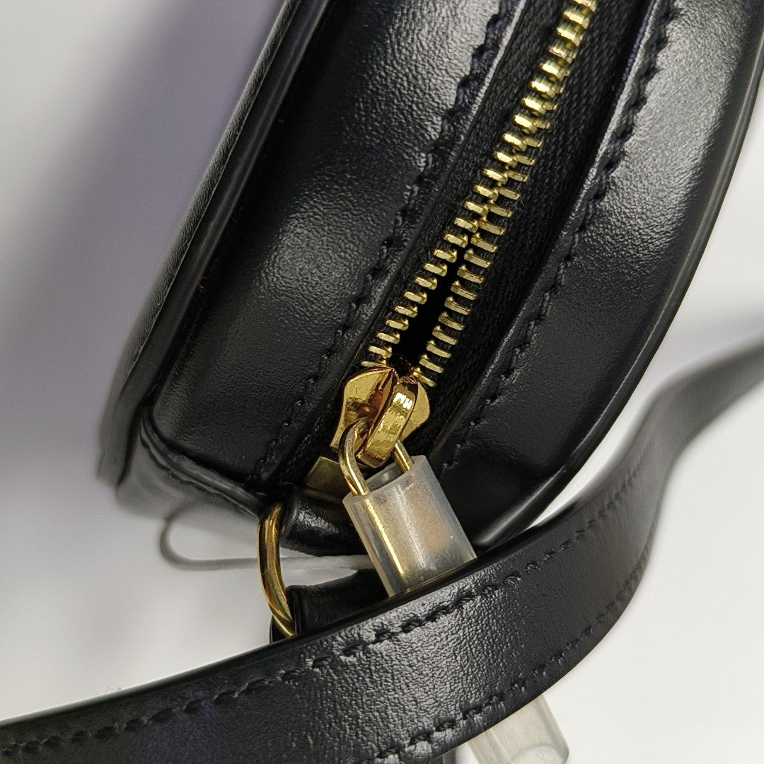 Authenticated pre-owned  TRIOMPHE Calfskin Black - Shoulder Bag at Looply