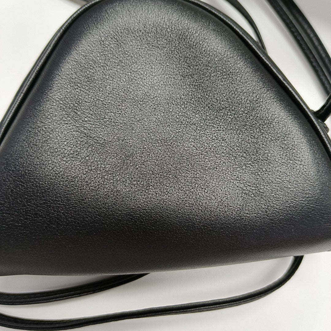 TRIANGLE Calfskin Black