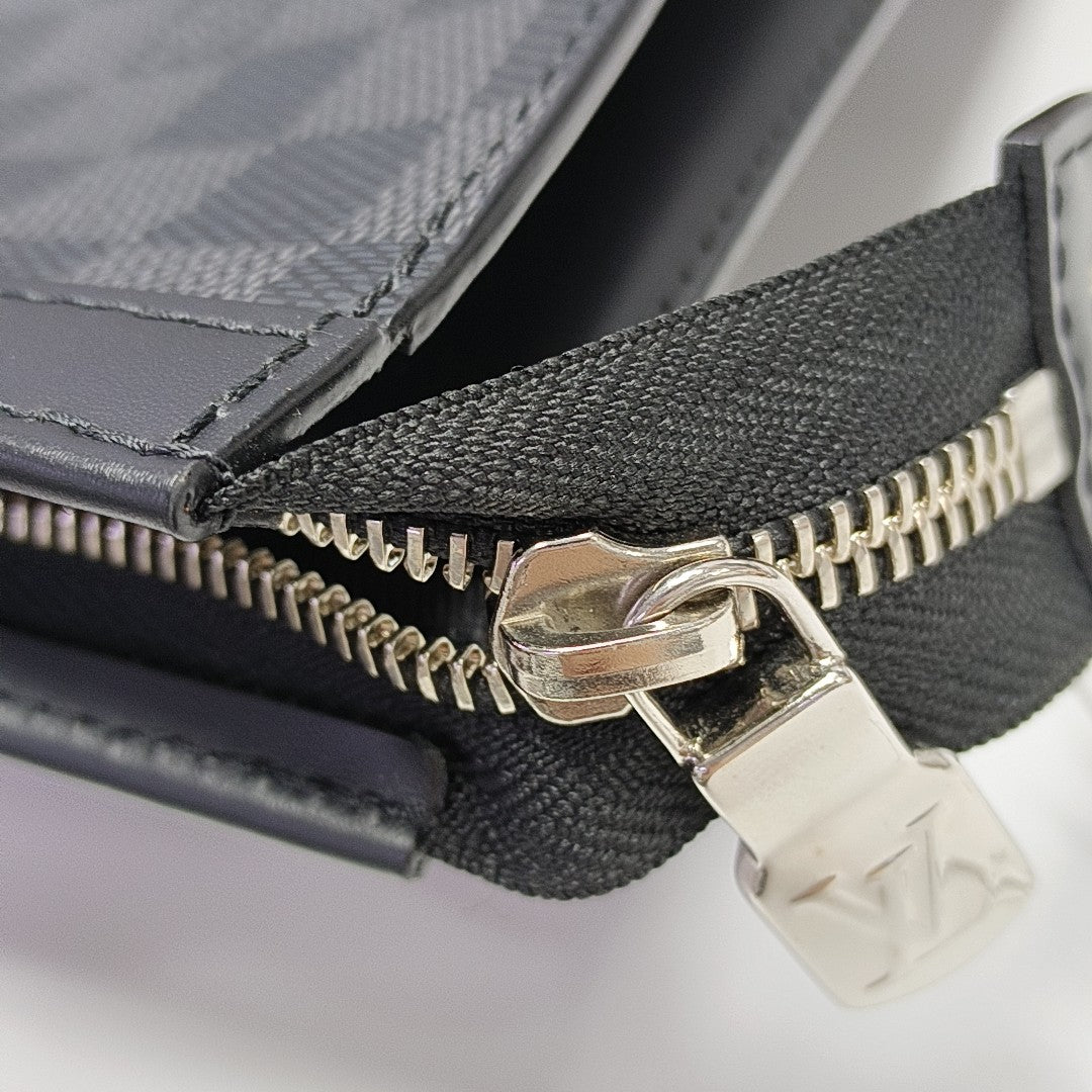 Pochette Voyag MM Damier Graphite Coated Canvas Gray