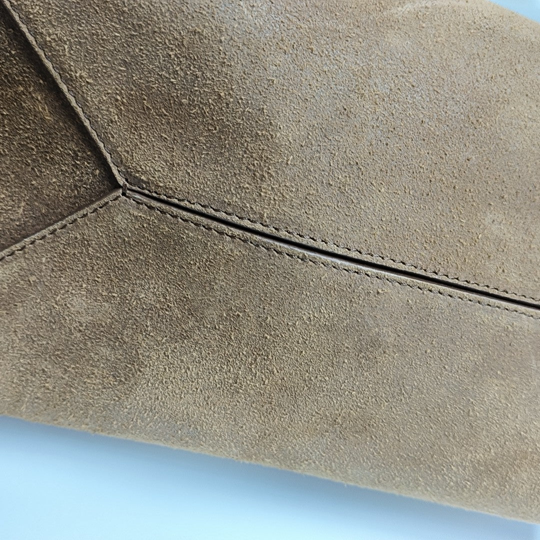 Puzzle Fold Suede Brown