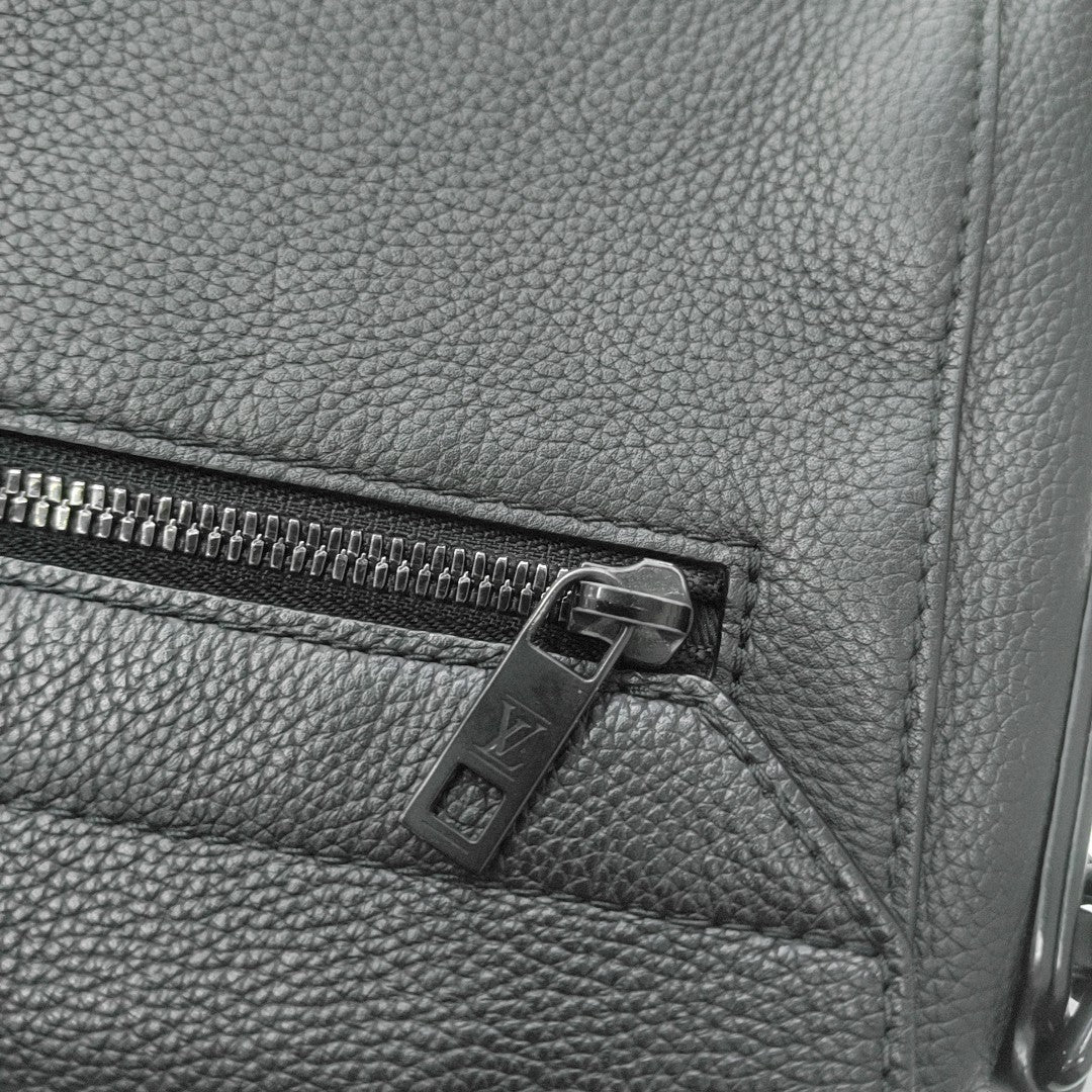 AEROGRAM Calfskin Black