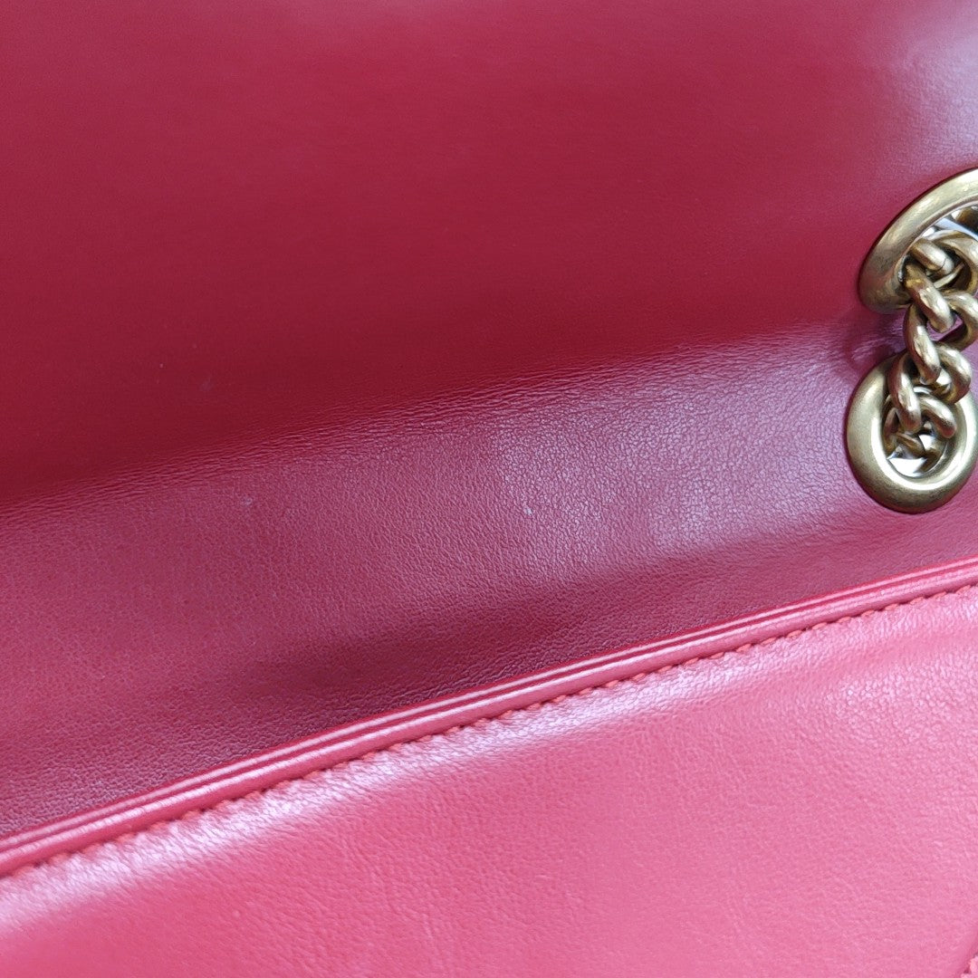 Authenticated pre-owned  GG Marmont Medium Quilted Calfskin Red - Shoulder Bag at Looply