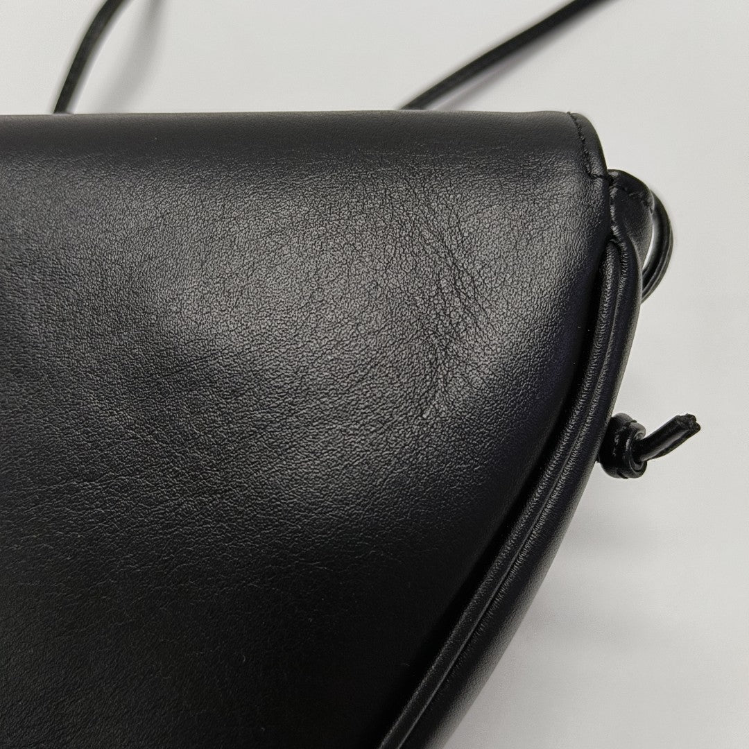 TRIANGLE Calfskin Black