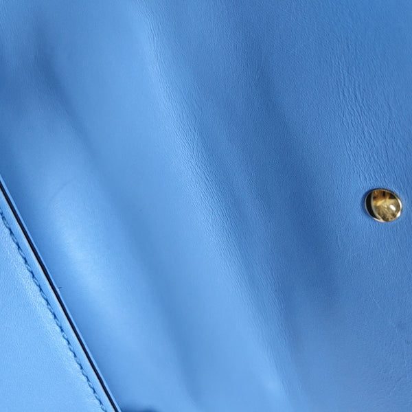 Sylvie de piel de becerro pequeña azul