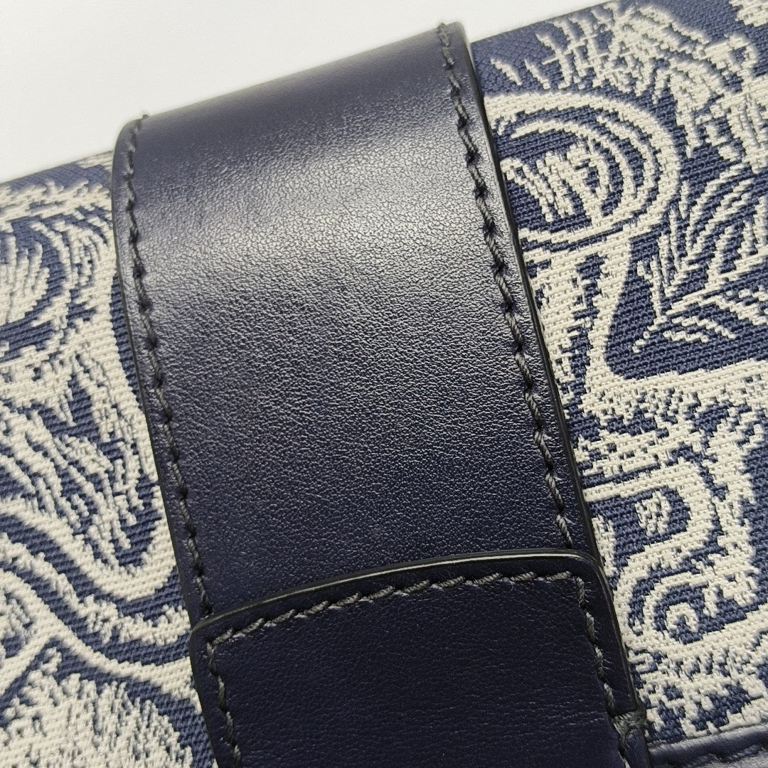 30 Montaigne Canvas Blue