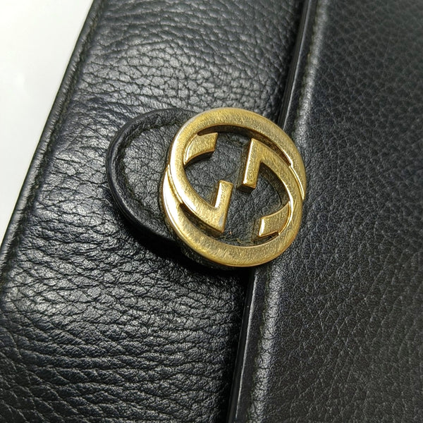 Authenticated pre-owned  Interlocking G Calfskin Black - Shoulder Bag at Looply