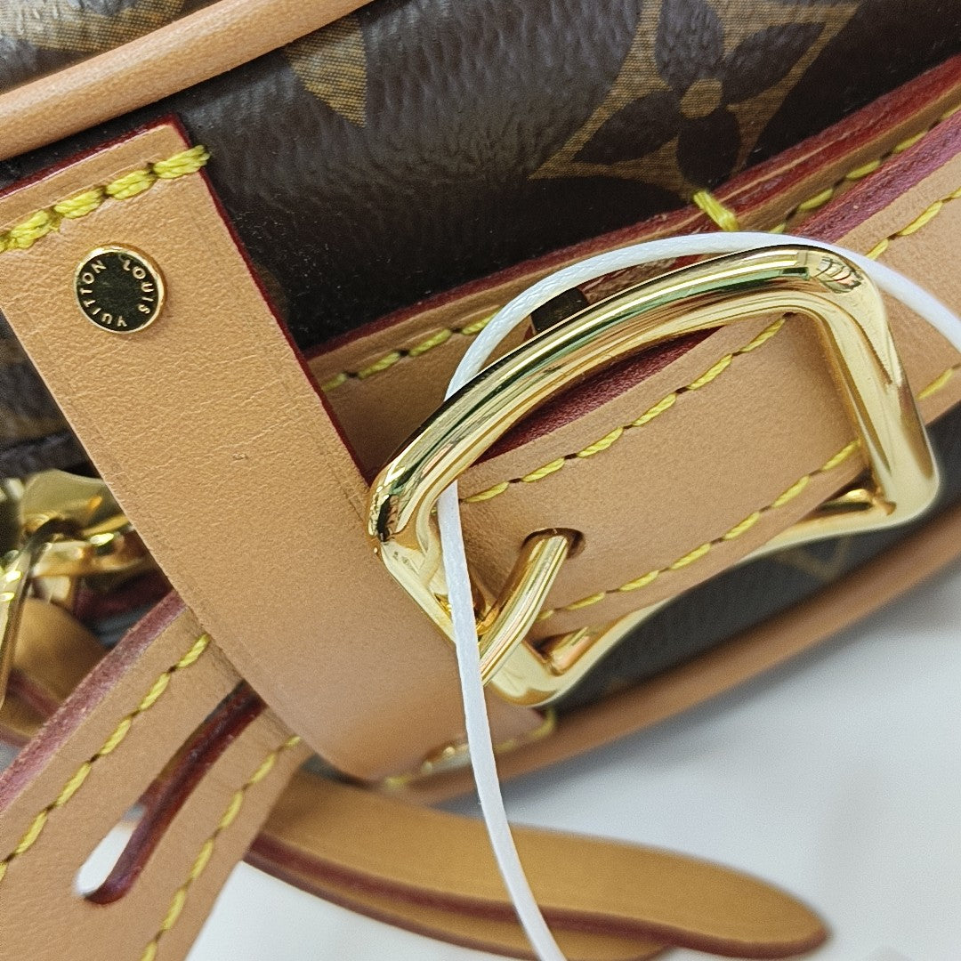 BOITE CHAPEAU PM Monogram Coated Canvas Brown