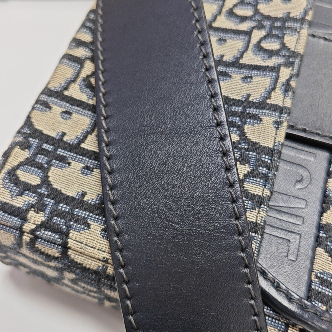 30 Montaigne Mini Oblique Canvas Blue