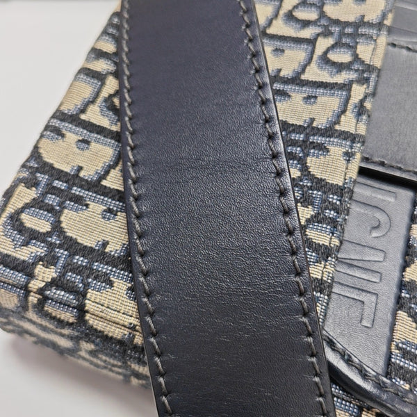 30 Montaigne Mini Oblique Canvas Blue