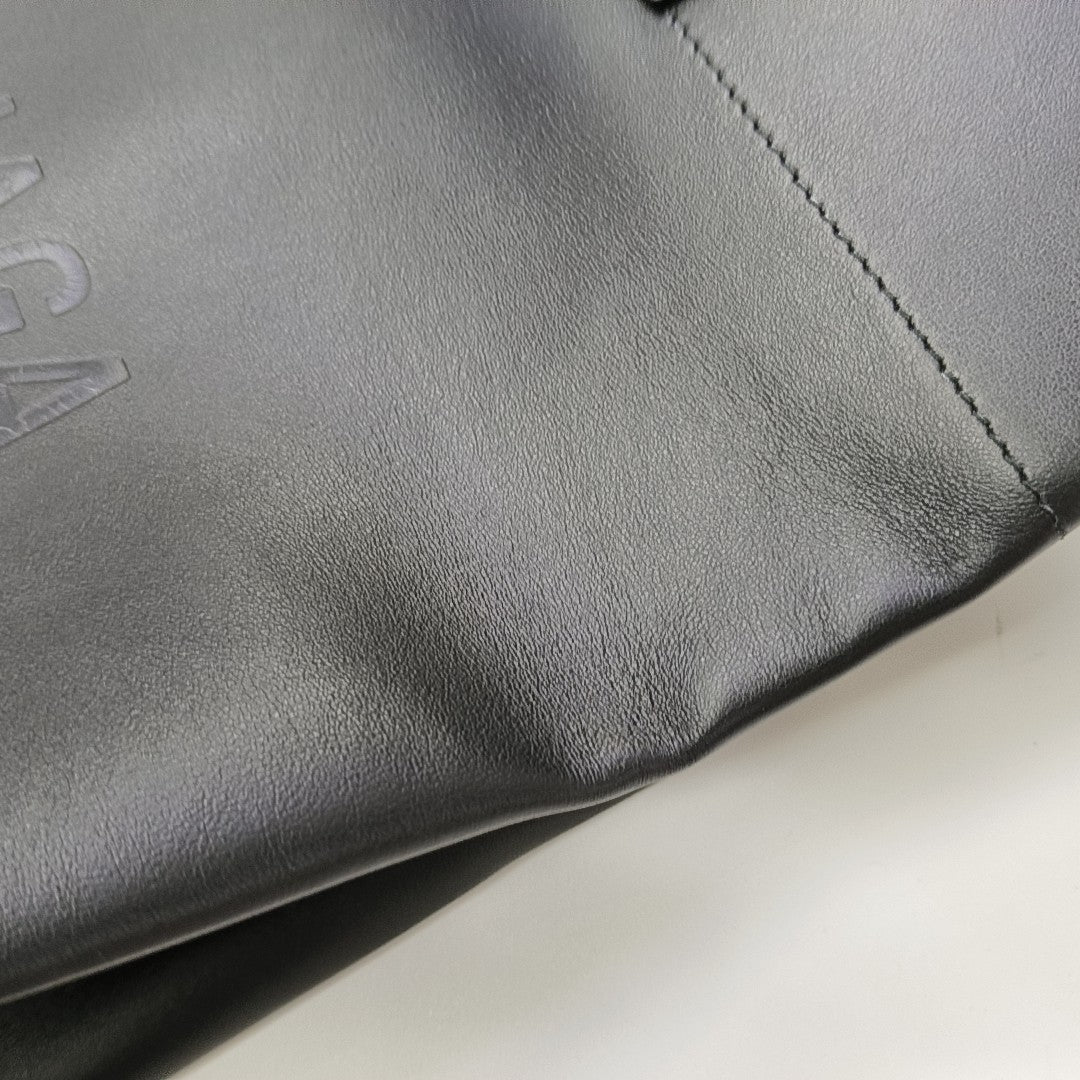 DUTY FREE North-South Calfskin Black