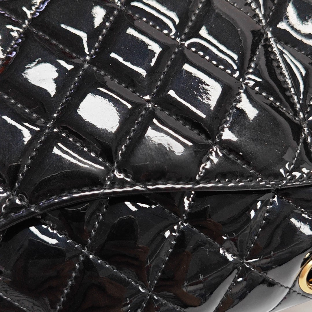 CLASSIC FLAP Quilted Patent Leather Black