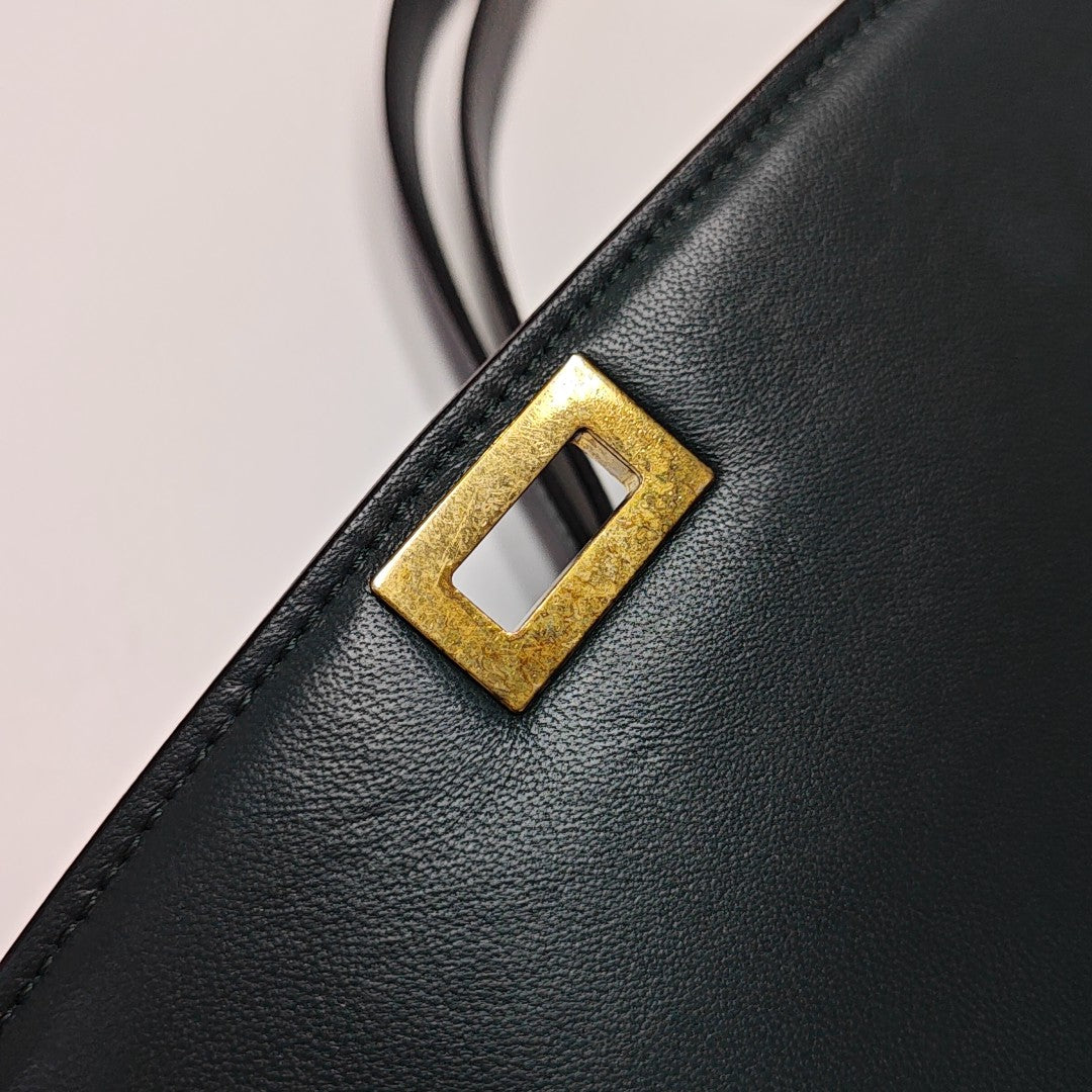 CLASSIC BOX Medium Calfskin Green