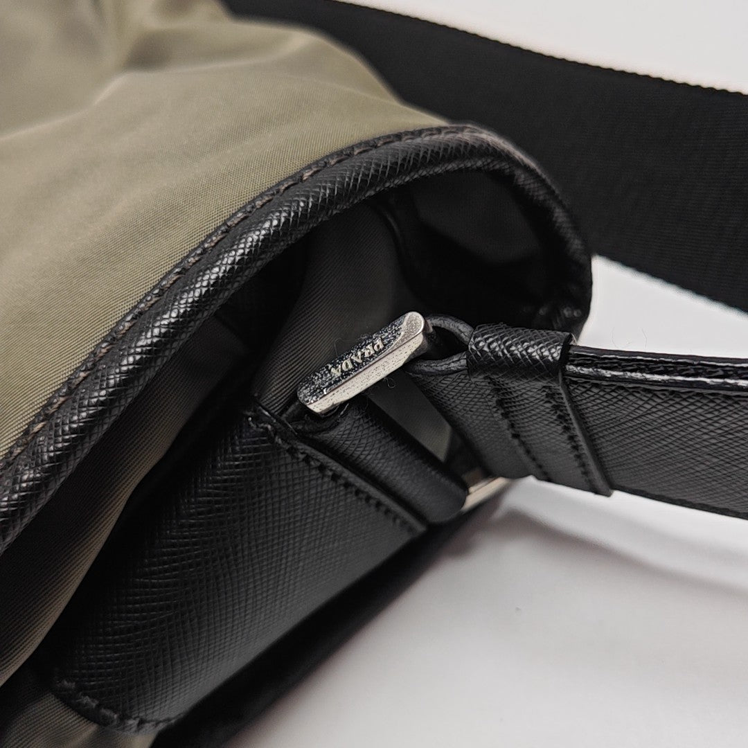 Vela Messenger Bag Nylon Green
