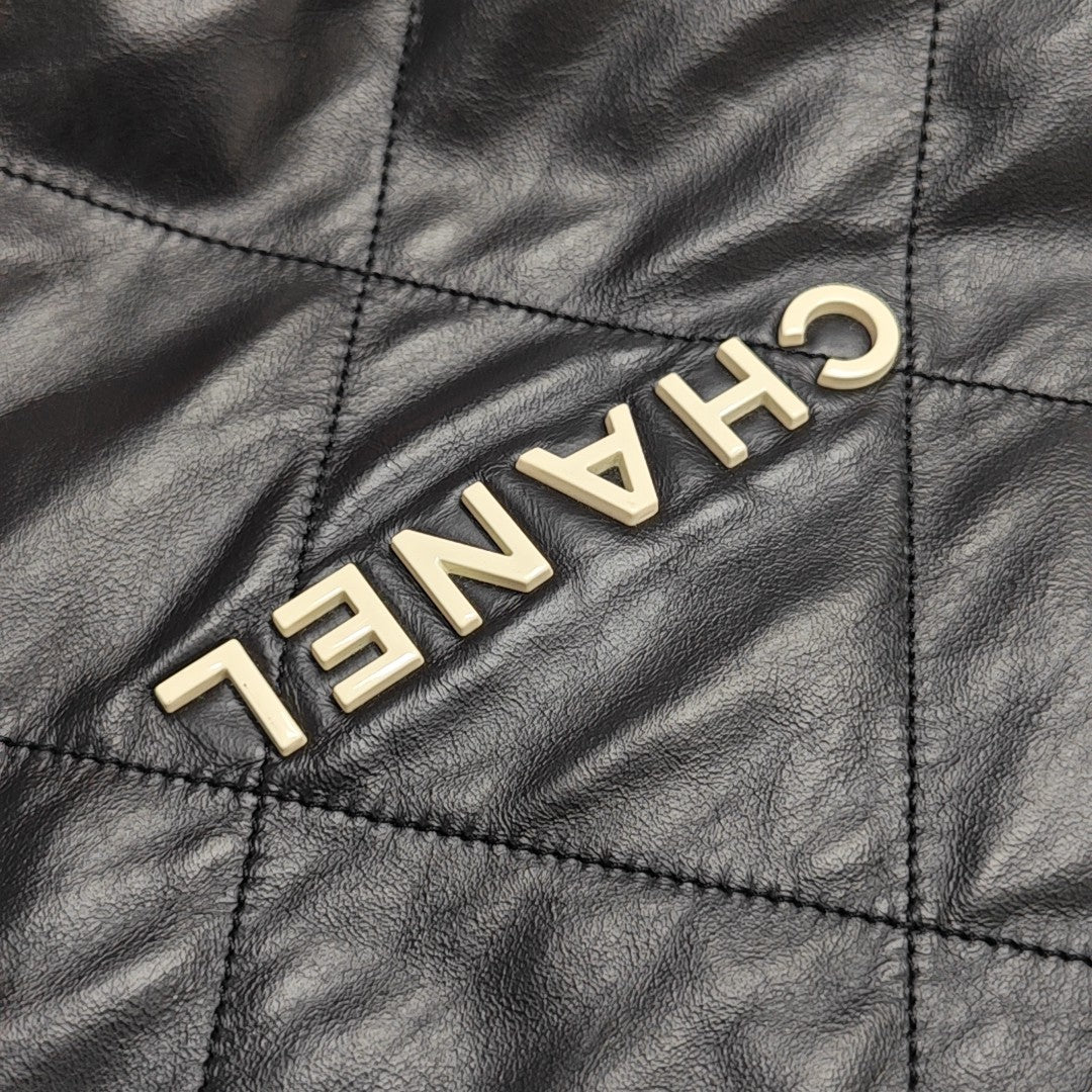 CHANEL 22 Medium Quilted Calfskin Black